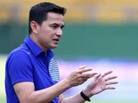Chê HLV Hudson 'kém tài' so với Kim Sang Sik, chuyên gia Thái Lan kêu gọi Kiatisak trở lại