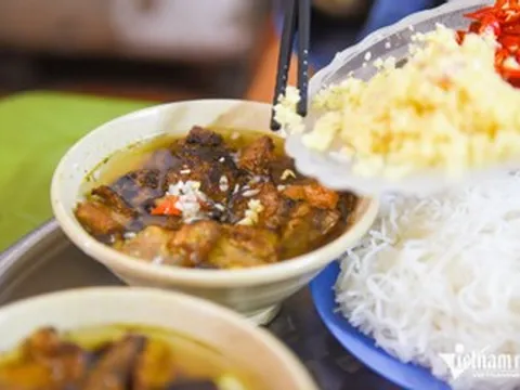 5 quán bún chả nổi tiếng bậc nhất phường Hoàn Kiếm, khách Tây khách ta đông kín