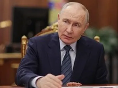 Ông Putin ký 3 sắc lệnh mật đúng thời điểm Giám đốc CIA thăm Nga