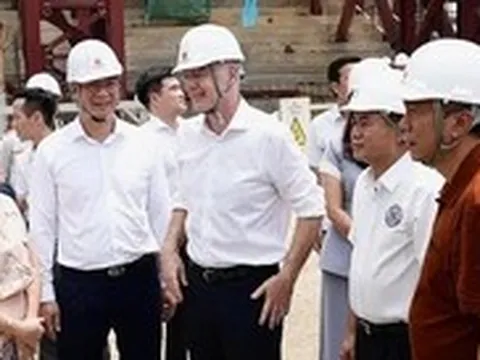 Chủ tịch FIFA thăm sân vận động 60.000 chỗ của PVF