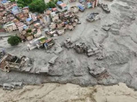 Ảnh vệ tinh và video những ngôi làng Nepal bị nhấn chìm trong bùn đất lũ quét