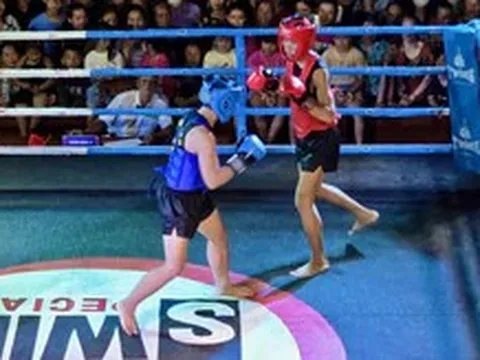 Hội võ về làng, người dân reo hò khi xem võ sĩ so tài