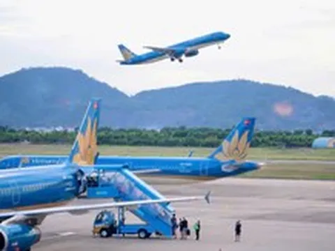 Sân bay vẫn đông mà khách thấy 'dễ thở', điều gì đang diễn ra bên trong?