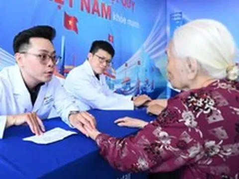 Chuỗi nhà thuốc đầu tiên hiện diện tại Côn Đảo: Long Châu 'đi thật xa để đến thật gần' người dân