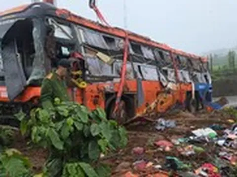 Vụ lật xe khách tại Gia Lai: Giấu mẹ về nghỉ lễ để tạo bất ngờ, cô gái mãi không thể gặp mẹ