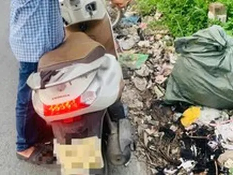 Thêm một người vứt rác bừa bãi ven đường Rạch Cầu Suối bị phạt 1,5 triệu đồng