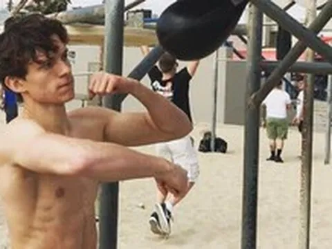 Phương pháp tập luyện đặc biệt của “Người Nhện” Tom Holland