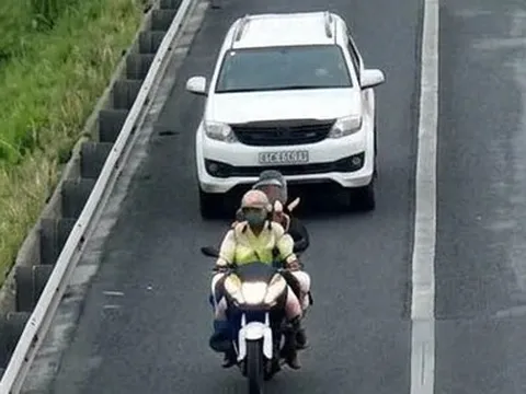 Cảnh sát giao thông lái mô tô dẫn xe vào làn khẩn cấp cao tốc TP.HCM - Trung Lương