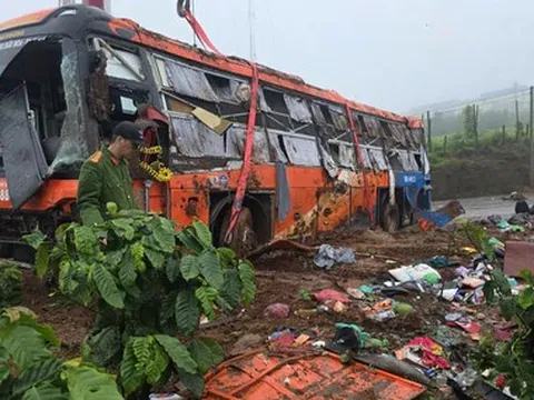 Thủ tướng chỉ đạo làm rõ vụ lật xe khách trên đường chưa nghiệm thu ở Gia Lai