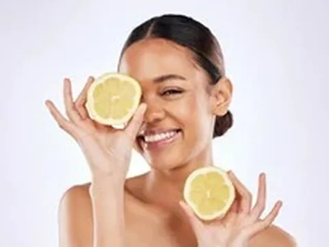 Có phải uống nhiều vitamin C chống được cảm lạnh?