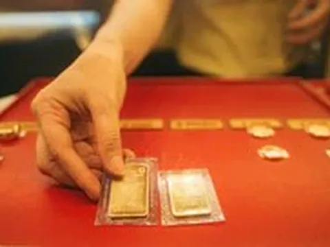 Giá vàng thế giới tiếp tục giảm, về sát 4.400 USD/ounce
