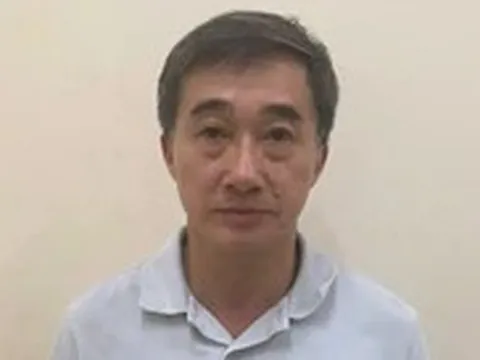 Bắt tạm giam Thứ trưởng Bộ Y tế Trần Văn Thuấn