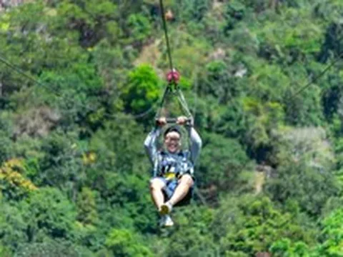 Mưa dầm, khách đến Đà Lạt - Lâm Đồng vẫn tăng nhờ 'hiệu ứng' sân bay Liên Khương