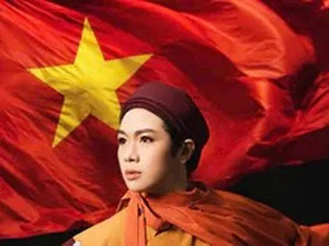 Kim Tử Long, Phương Mỹ Chi, Mỹ Tâm, Trọng Nhân đăng hình tự hào ngày Quốc khánh 2-9