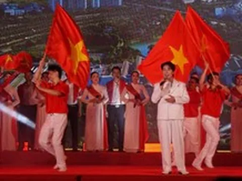 ‘Mùa thu độc lập’ bừng sáng bên hồ Gươm đêm Quốc khánh