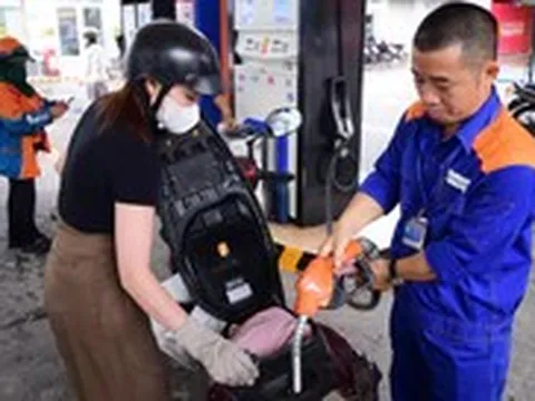 Giá xăng tăng hơn 700 đồng/lít, dầu diesel giảm từ 15h hôm nay