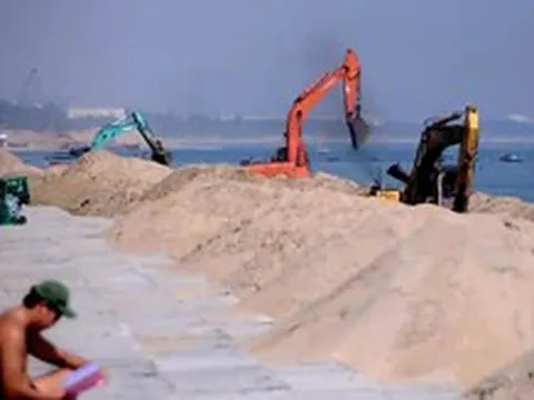 Cảnh tượng ngổn ngang như đại công trường trên 'bãi biển đẹp nhất châu Á'