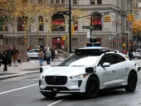 Taxi không người lái bắt đầu chở khách thật ở nhiều thành phố: Mỹ bỏ tài xế, London vẫn dè chừng