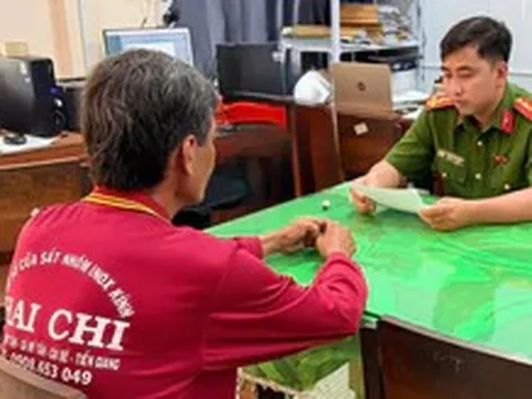 Tranh chấp đất đai, người đàn ông dùng búa đập mộ mẹ của chị cùng cha khác mẹ