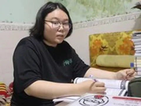 Cha bệnh tâm thần, Thảo nghỉ học kiếm tiền rồi học bổ túc, đậu ĐH Khoa học tự nhiên với 960 điểm năng lực