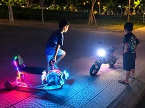 Bé 5 tuổi ở Đà Nẵng lái xe điện 3 bánh tự chế chết sau va chạm với xe tải