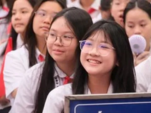 Bộ Giáo dục sẽ rà soát, chỉnh sửa đồng bộ sách giáo khoa