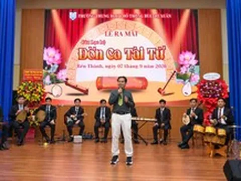 Một trường ở TP.HCM mời 20 nghệ nhân đến dạy đờn ca tài tử miễn phí cho học sinh