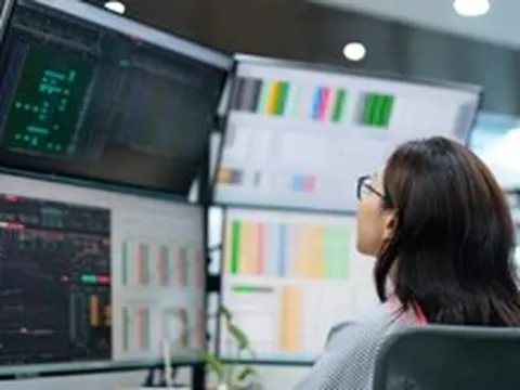 2 cổ phiếu trụ kéo VN-Index mất 18 điểm, một cổ phiếu sữa ngược dòng tăng kịch trần