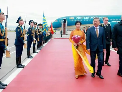 Nga diễu binh tại sân bay, chào đón Tổng Bí thư, Chủ tịch nước Tô Lâm và Phu nhân