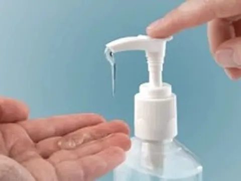 Thu hồi toàn quốc loạt dung dịch vệ sinh phụ nữ, sữa tắm, dầu gội vi phạm