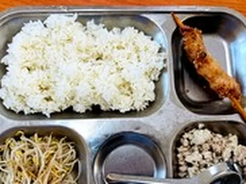 Suất ăn bán trú 40.000 đồng nhưng lèo tèo ít giá đỗ và thịt băm, lãnh đạo Hà Nội chỉ đạo kiểm tra
