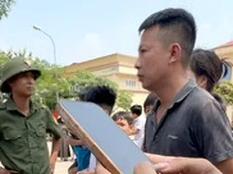 Hai ngày liền gần 13h mới có cơm bán trú, phụ huynh bức xúc, trường nói gì?