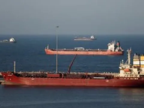 Giá dầu vượt 100 USD/thùng, Houthi có thể làm tê liệt thêm tuyến vận chuyển quan trọng