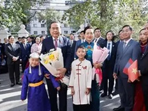 Chủ tịch Quốc hội Trần Thanh Mẫn gặp gỡ kiều bào tại Mông Cổ