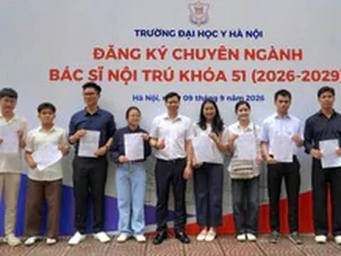 Giám đốc Bệnh viện Bạch Mai: Nên trả thù lao cho bác sĩ nội trú