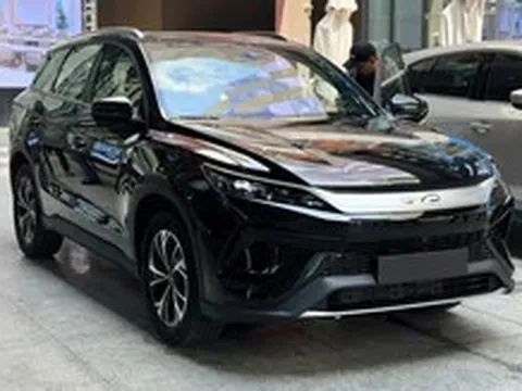 Xe hybrid cắm sạc mới xuất hiện ở Việt Nam, giá ước tính hơn 700 triệu, cạnh tranh Mazda CX-5