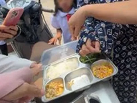 Vụ hai ngày liền gần 13h mới có cơm bán trú: Trường tổ chức ăn bán trú lại từ ngày mai