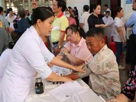 Vì sao TP.HCM đề xuất hỗ trợ đến 20 triệu đồng mỗi tháng cho bác sĩ luân phiên về trạm y tế?