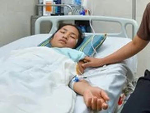 Mê man trong cơn sốt, cô giáo mầm non bị cắt một chân rơi nước mắt khi nhắc đến hai con