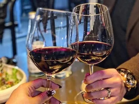 Vì sao nhiều thực khách thích 'chôm' đồ của nhà hàng?