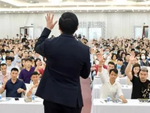 Dừng đào tạo, doanh thu của công ty chuyên bán khóa học làm giàu giảm... 90%