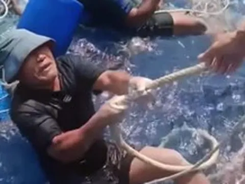 Cứu sống 32 ngư dân Đà Nẵng trên biển: Sẽ khen thưởng người tham gia cứu nạn