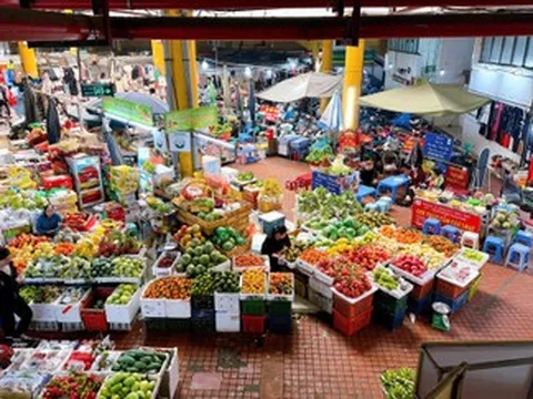 4 khu chợ lâu đời, độc lạ ở Hà Nội, khách cầm 100.000 đồng ăn đủ món ngon