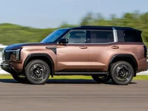 Mitsubishi Pajero đời mới thêm tính năng an toàn dù ra mắt chưa lâu