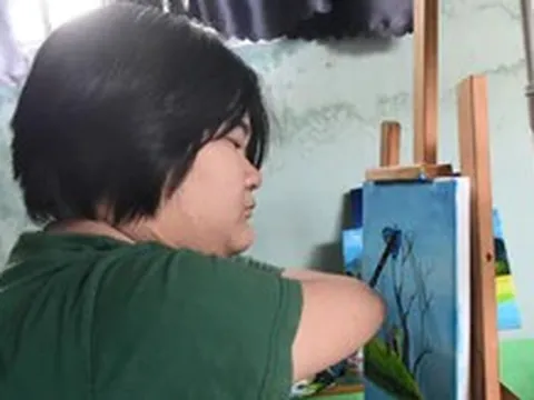 Thư đăng ký học bổng tự viết trên máy tính của tân sinh viên khiếm khuyết tay chân
