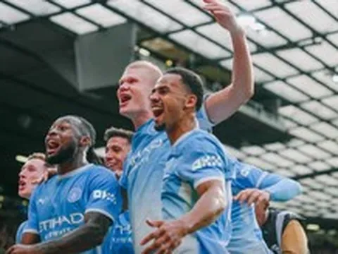 Haaland là cơn ác mộng của Man United, 10 người Man City 'đánh sập' Old Trafford