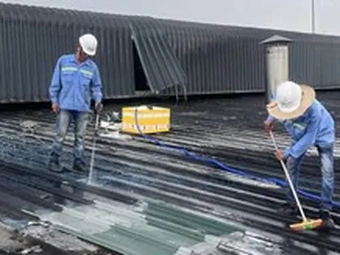 TP.HCM: Nhiều người đau đầu vì dột nhà cửa trong mùa mưa