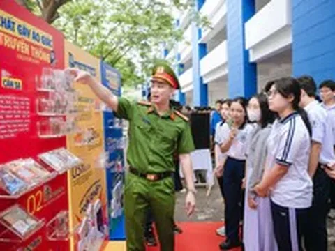 Công an tới trường giúp học sinh - sinh viên tạo 'kháng thể' trước cạm bẫy ma túy