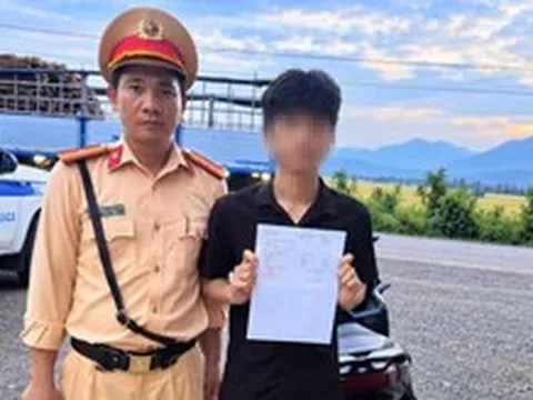 Phát hiện người lái xe máy dương tính với chất ma túy