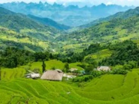 Vượt núi băng rừng ngắm ruộng bậc thang trên ‘nóc nhà Đông Bắc’